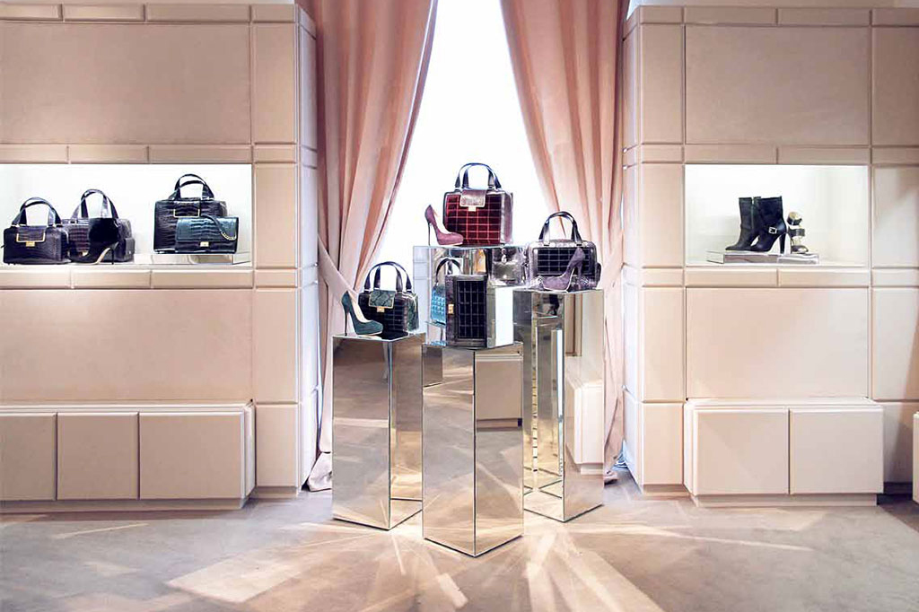 Installazioni: Showrooms Jimmy Choo Donna espositori