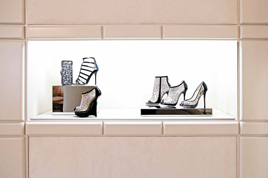 Esposizione scarpe Showrooms Jimmy Choo Donna