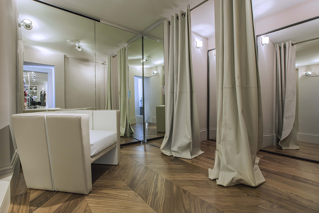 Interno showrooms salotto prova