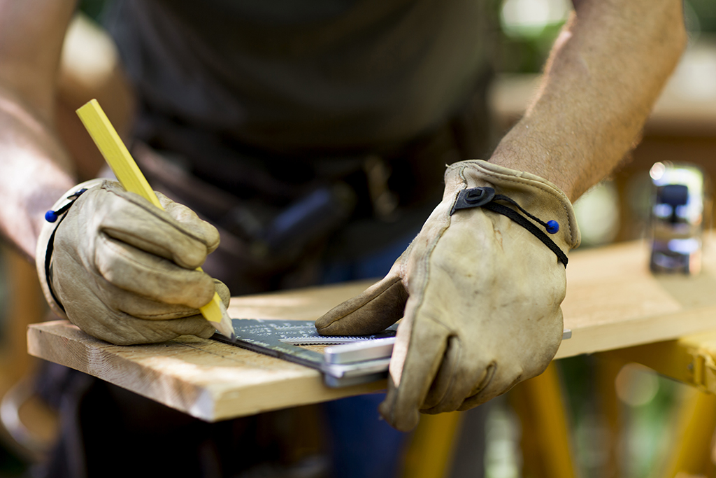 Produzione Legno, misurazione con squadra