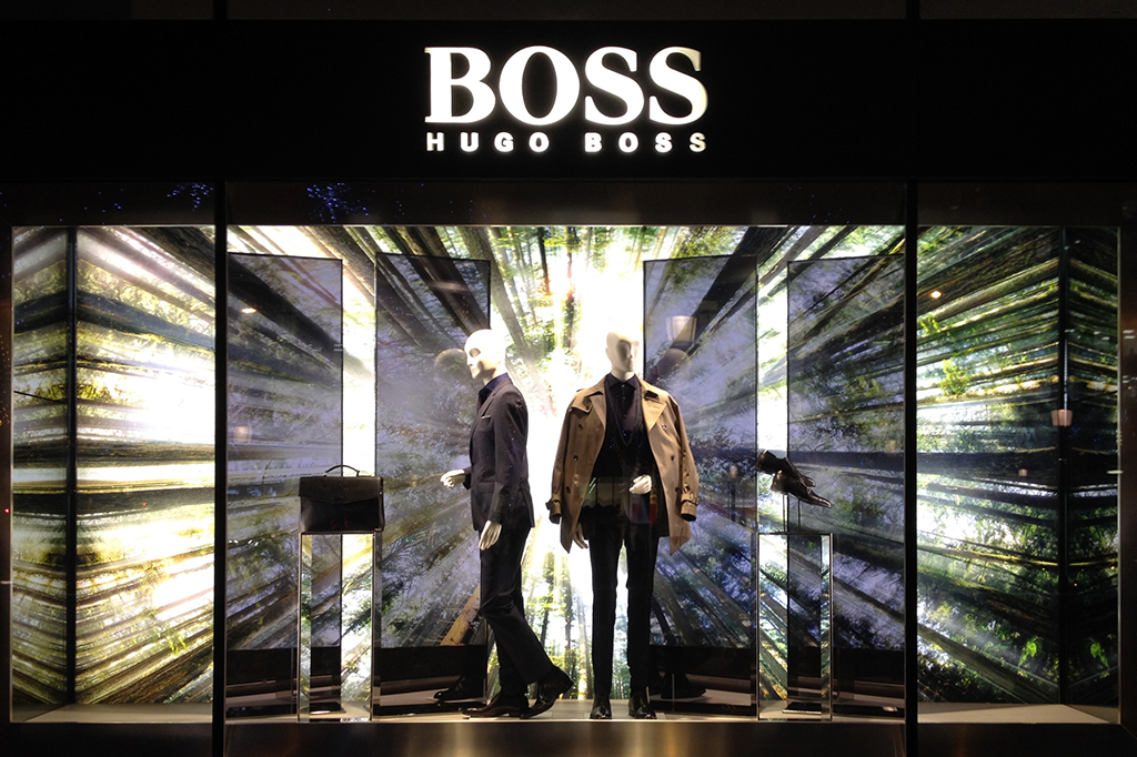 Hugo Boss Parigi, vetrina uomo Gennaio 2015